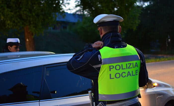 Modena: si allontana dopo un incidente, ma viene ripreso dalle telecamere