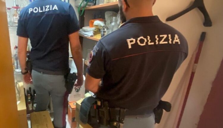 Roma: continuano i controlli della Polizia di Stato identificate 145 persone e controllati 18 veicoli. Sottoposte ad ispezione alcune attività commerciali, riscontrate gravissime condizioni igienico­sanitarie