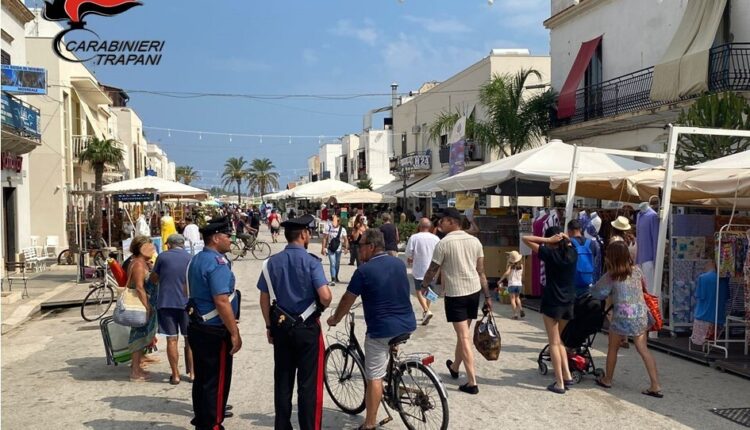 San Vito lo Capo: arrestato cuoco palermitano, 35 grammi di marijuana e un coltello intriso di hashish.