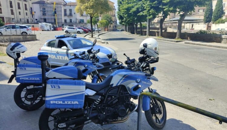 Cosenza, controlli e perquisizioni antidroga: una persona arrestata per possesso di hashish e una denunciata per attività di spaccio