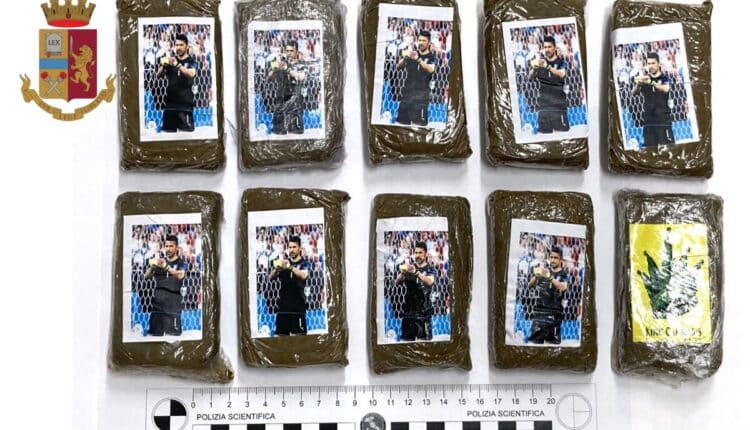 Trapani: intercettati per strada con un chilogrammo di hashish, arrestate due persone dalla Polizia