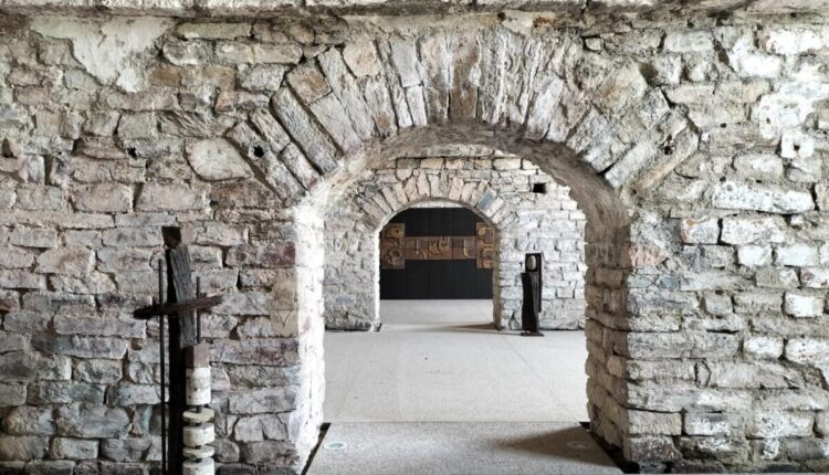 interno Forte con opera della Regione di Livio Conta