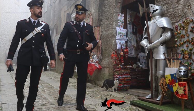 Erice: senza cellulare e con la radio autoguida scarica turista 80enne si perde nel borgo. 