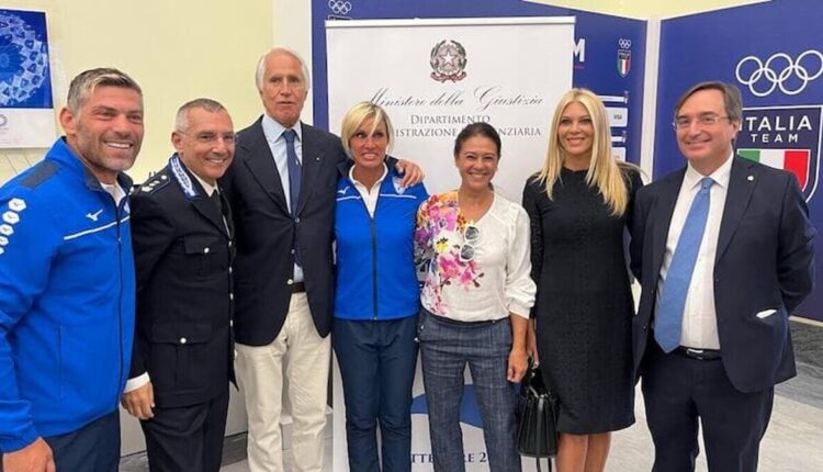 Giusy Versace festeggia i 40 anni delle Fiamme Azzurre