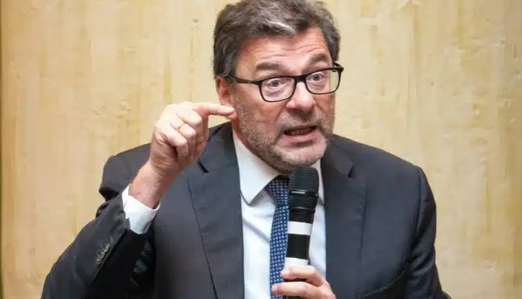 Manovra, 14 miliardi in deficit. Governo Meloni assicura le intenzioni di confermare le risorse disponibili destinate a sostenere i redditi più bassi, tagliare le tasse e aiutare le famiglie"