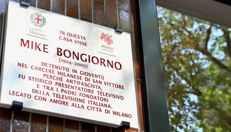 Milano è memoria, una targa in Via Giovanni da Procida per ricordare Mike Buongiorno.