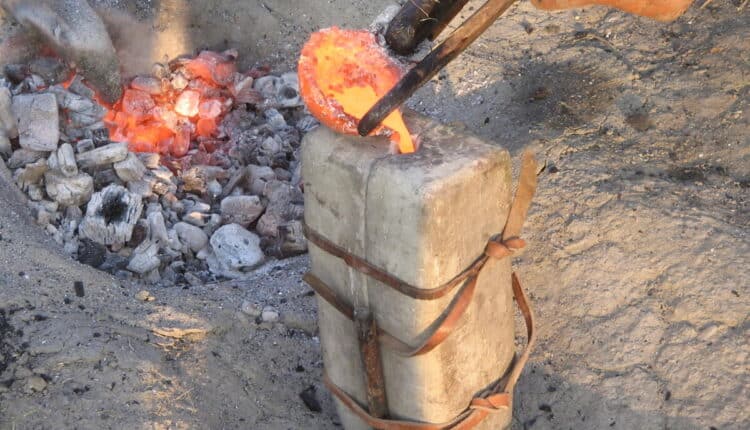 Modena: alla terramara la spettacolare fusione del bronzo