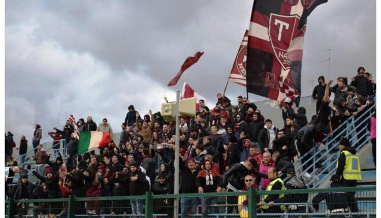 Lecce, il Questore emette 4 Daspo nei confronti di altrettanti tifosi del Nardò