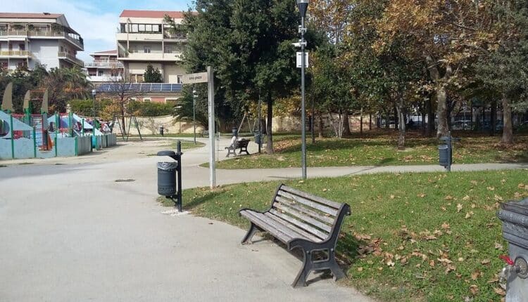 Pescara: arrestato 17enne per detenzione ai fini di spaccio di sostanze stupefacenti all'interno del Parco Florida