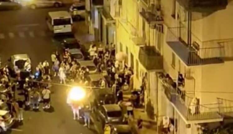 Taranto: bloccano la strada con musica dal vivo per festeggiare il futuro matrimonio.