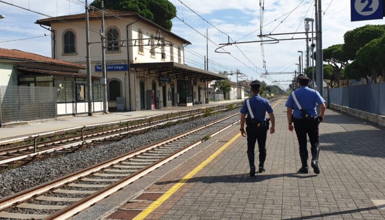 Viareggio: 35enne vuole togliersi la vita, i Carabinieri sventano il suicidio
