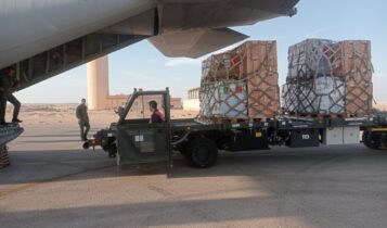 Atterraggio in Egitto del primo carico di aiuti a favore della popolazione civile della Striscia di Gaza