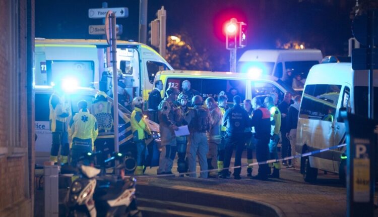Attacco a Bruxelles: ucciso l'attentatore, si cercano i complici