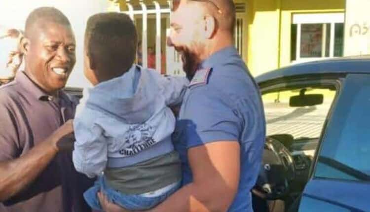 Siracusa: bimbo resta bloccato in auto davanti l’asilo. Carabinieri e Vigili del Fuoco lo liberano.