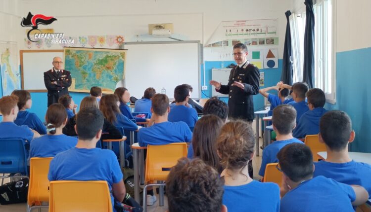 Augusta (SR): i Carabinieri incontrano gli studenti dell’Istituto comprensivo Orso Mario Corbino.