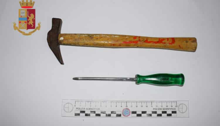 ecce: tenta di rubare un'auto, la Polizia di Stato lo arresta in flagranza