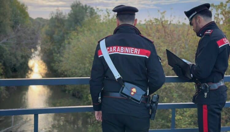 Malalbergo: scavalca il parapetto del ponte e minaccia di lanciarsi di sotto.