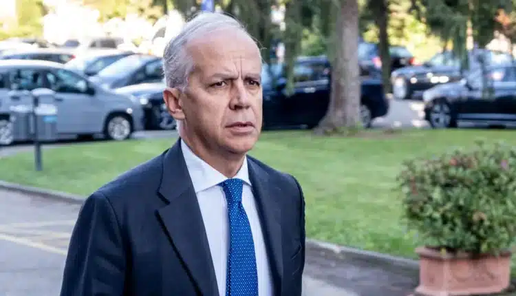 Migranti, il ministro Matteo Piantedosi presenzia al vertice dei Paesi del Med5