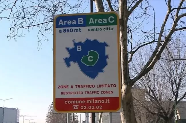 Milano: area b, dimezzate le auto inquinanti in ingresso e ridotte le emissioni di 150 tonnellate nox