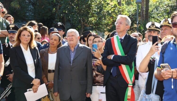 Napoli: i Giardini di Piazza Quattro Giornate, nel quartiere Vomero, sono dedicati da oggi ad Antonio Amoretti, l'ultimo partigiano delle Quattro Giornate di Napoli, recentemente scomparso