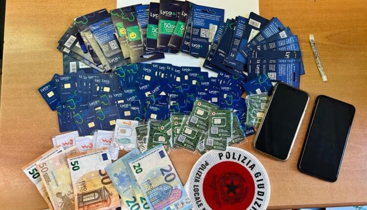 Napoli: la Polizia Locale ferma pluripregiudicato in possesso di oltre 100 schede telefoniche anonime.