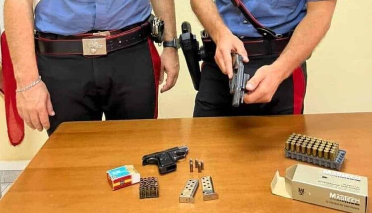 Baronia (Nuoro): turista tedesco arrestato perchè in possesso di due pistole clandestine importate dalla Germania.