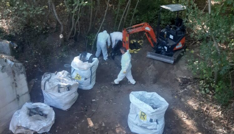 Campobasso: bonifica di una discarica abusiva, impressionante la quantità di materiale rinvenuto.