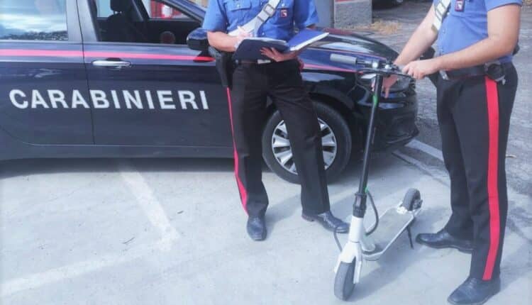 Bologna: trovati coltelli e martelli in una comunità per minorenni non accompagnati, effettuata spedizione dei Carabinieri.