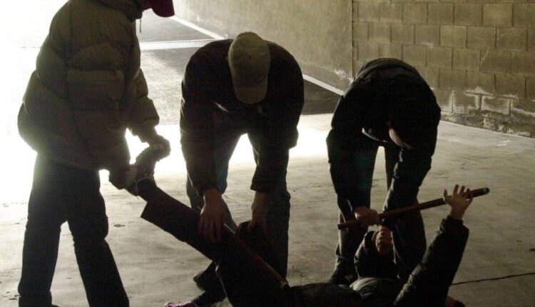 Caserta, Marcianise: un 47enne aggredisce un uomo con la mazza da baseball.