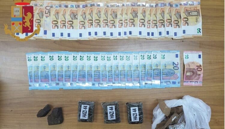 Taranto: giovane sorpreso con la droga sotto il sellino della moto.