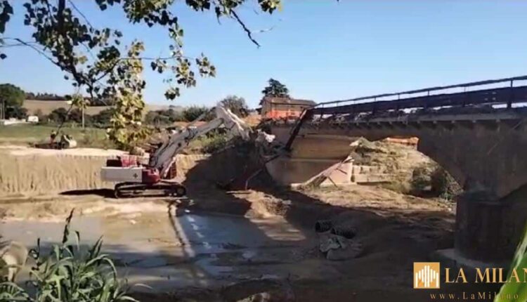 Si dà il via alla demolizione del Ponte del Coppetto: una rinascita per il territorio.