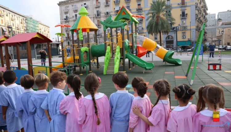 Napoli: ripristinate le giostrine e riqualificata l'area verde piazza Nazionale dopo ripetuti raid vandalici.