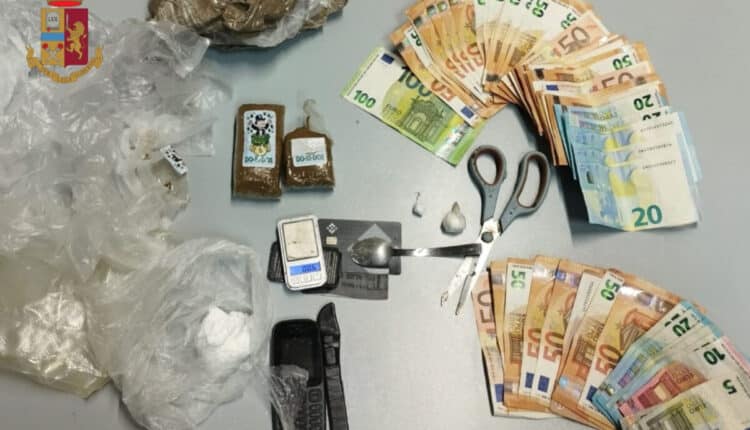 Napoli: un 33enne napoletano sorpreso con la droga nel centro storico.