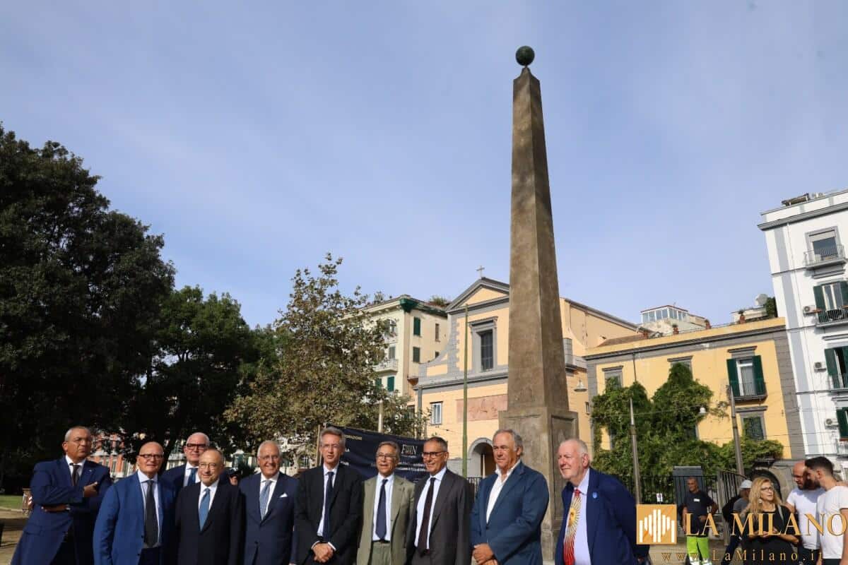 Napoli: ripristinato l'Obelisco della Meridiana della Villa Comunale.