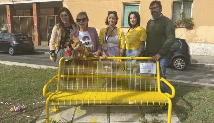 Latina: endometriosi, in Viale Italia inaugurata una panchina di colore giallo.