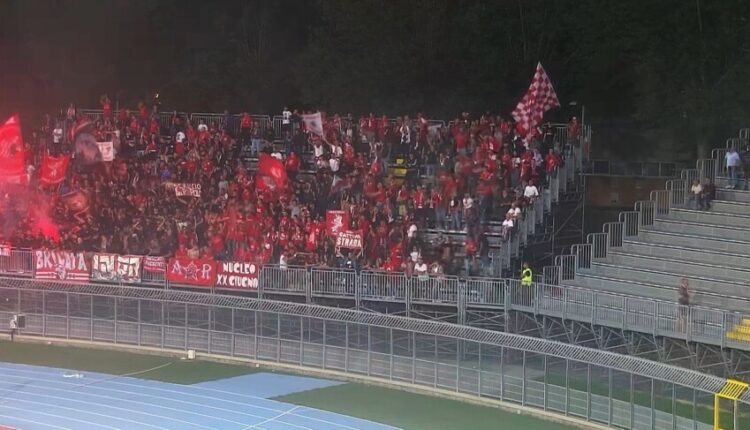stadio rimini perugia lancio fumogeno