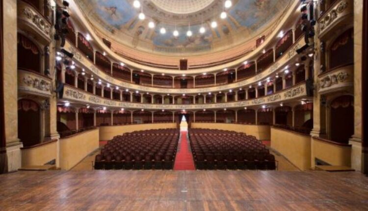 Modena: la scuola va in città, a teatro “il cielo fa da sfondo”.