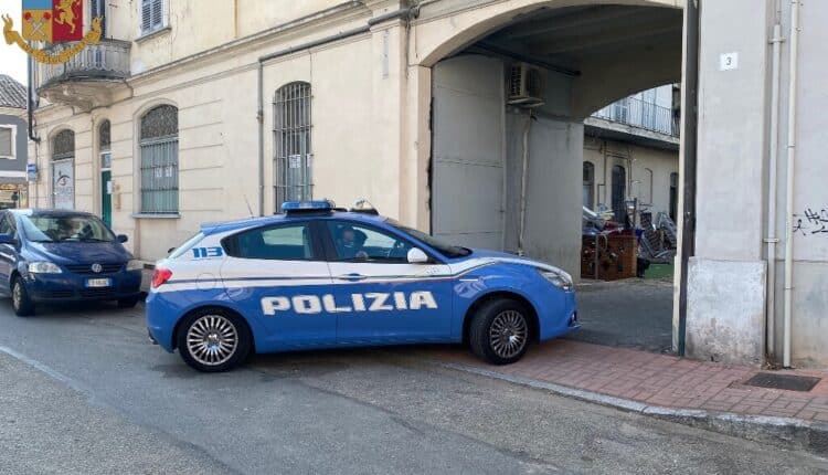 cittadino marocchino irregolare molesta e perseguita una giovane ragazza vercellese, viene espulso ed arrestato.