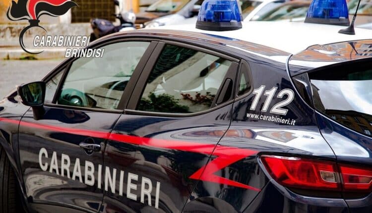 Latiano (Brindisi): arrestato un uomo che deve espiare 7 anni di reclusione, 2 denunce per possesso di coltelli e segnalato amministrativamente 2 giovani per detenzione di hashish per uso personale.