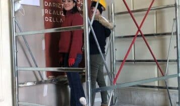 Bari, nell'androne di palazzo di città, l'installazione artistica curata dal maestro Giuseppe Caccavale