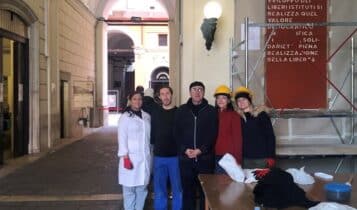 Bari, nell'androne di palazzo di città, l'installazione artistica curata dal maestro Giuseppe Caccavale