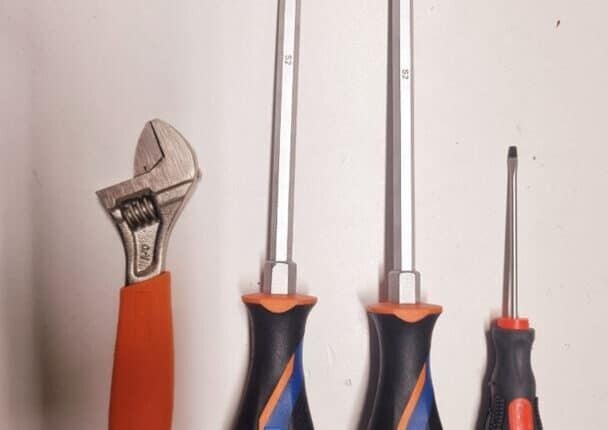 Cremona: fermate due donne che volevano rubare in un’abitazione, una era una pluripregiudicata ricercata e l’altra era in possesso di arnesi per lo scasso.