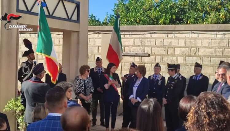 Avola: nel 20esimo anniversario della strage di Nassiriya è stata posata una targa commemorativa presso l'istituto scolastico "Coletta"