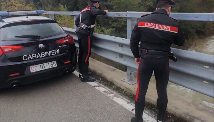 Bologna: donna disoccupata scavalca il parapetto del ponte e minaccia di lanciarsi, fortunatamente salvata dai Carabinieri.