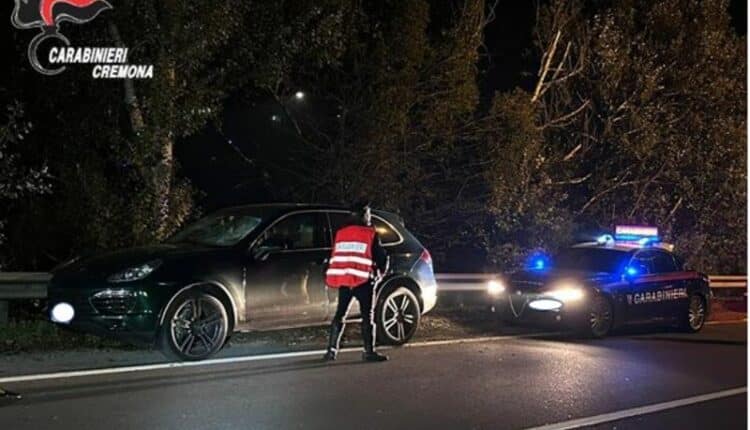 Crema: i Carabinieri della Radiomobile intercettano a Pianengo una Porsche rubata
