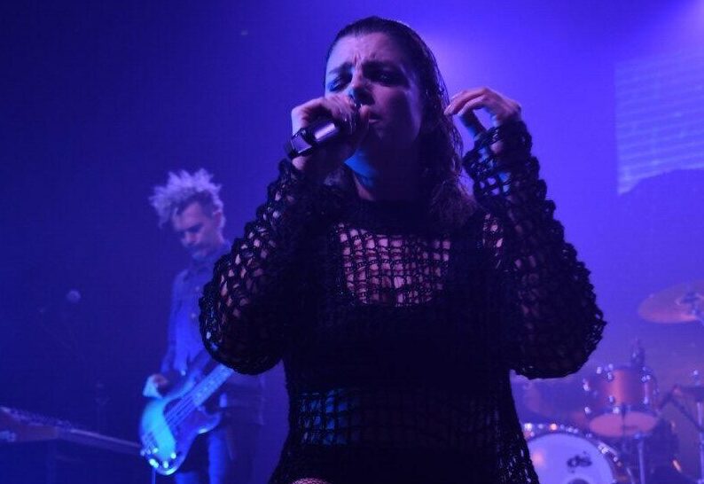 "Souvenir in da club" di Emma arriva ai Magazzini Generali di Milano per 3 serate: domenica 26, lunedì 27 e mercoledì 29 novembre.