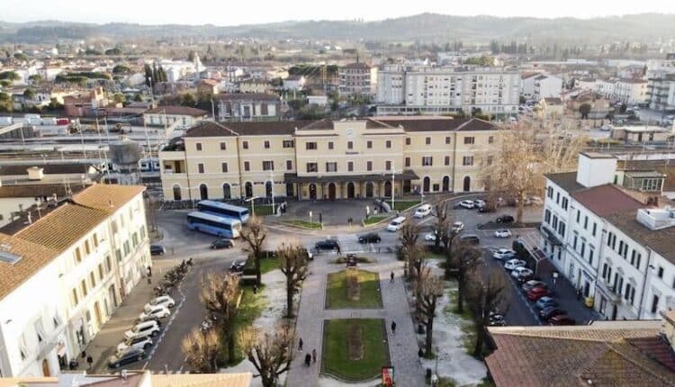 Empoli: aggressione e rapina in zona stazione: un arresto, caccia al complice.