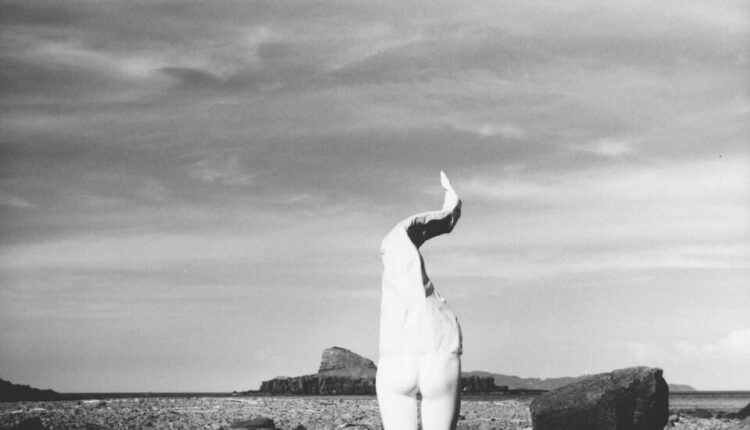 KATSUSHI YAMAMOTO Sea’s Lament, 28 luglio 2023 stampa ai sali d’argento 50x3x60,4 cm