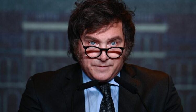 L’ultraliberista Javier Milei eletto presidente dell’Argentina "Oggi inizia la ricostruzione, no alle mezze misure"