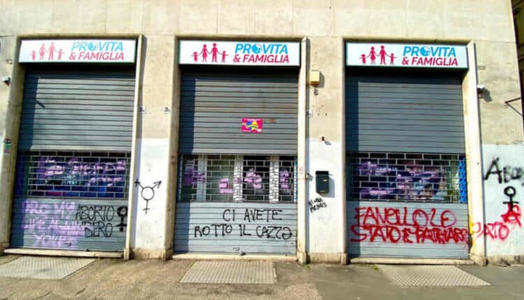 Meloni, "Voglio interrogare tutti su una questione banale: la violenza va condannata sempre o solamente quando si rivolge a qualcuno di cui condividiamo le idee?”